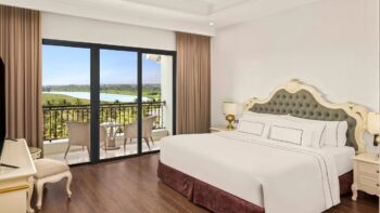Melia-Vinpearl-Cua-Hoi-Deluxe-King-Room-Lake