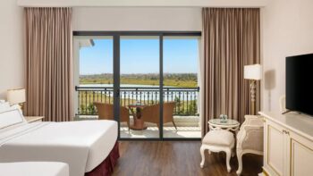 Melia-Vinpearl-Cua-Hoi-Deluxe-Twin-Room-Lake