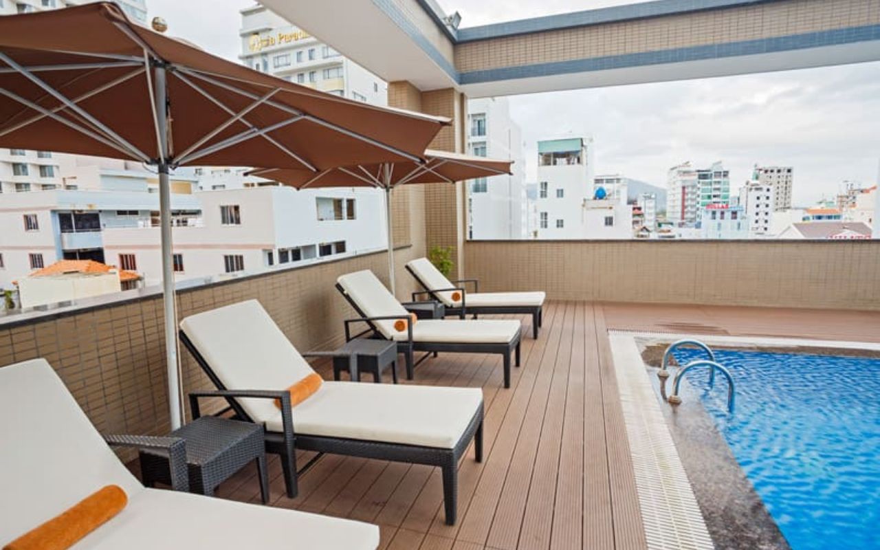 Mường Thanh Luxury Nha Trang - Hồ bơi Mường Thanh Luxury Nha Trang - Hồ bơi