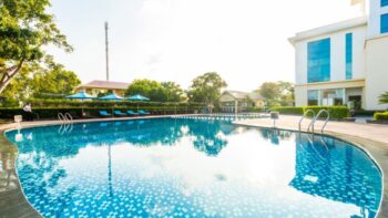 Mường Thanh Holiday Quảng Bình - Hồ bơi