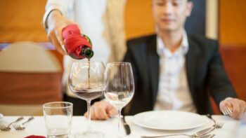 Mường Thanh Holiday Quảng Bình - Hoa Hồng Bar